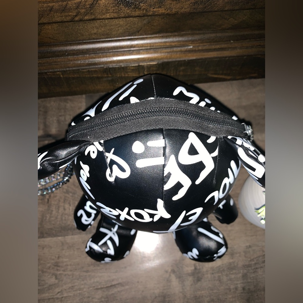 GRAFFITI TEDDY BEAR CROSSBODY - Picture 5 of 8